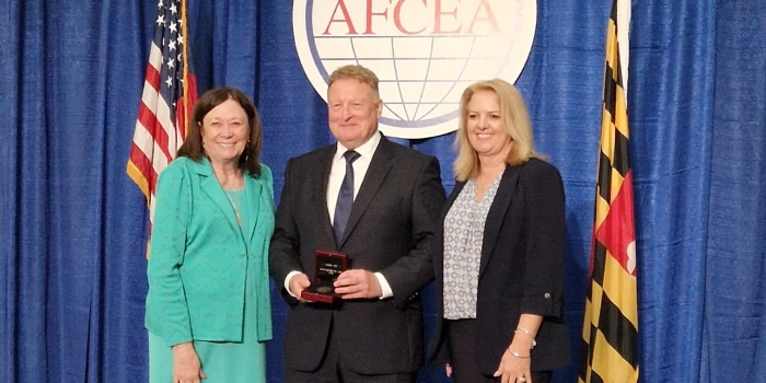 Andreas Höher receives AFCEA Meritorious Service Award