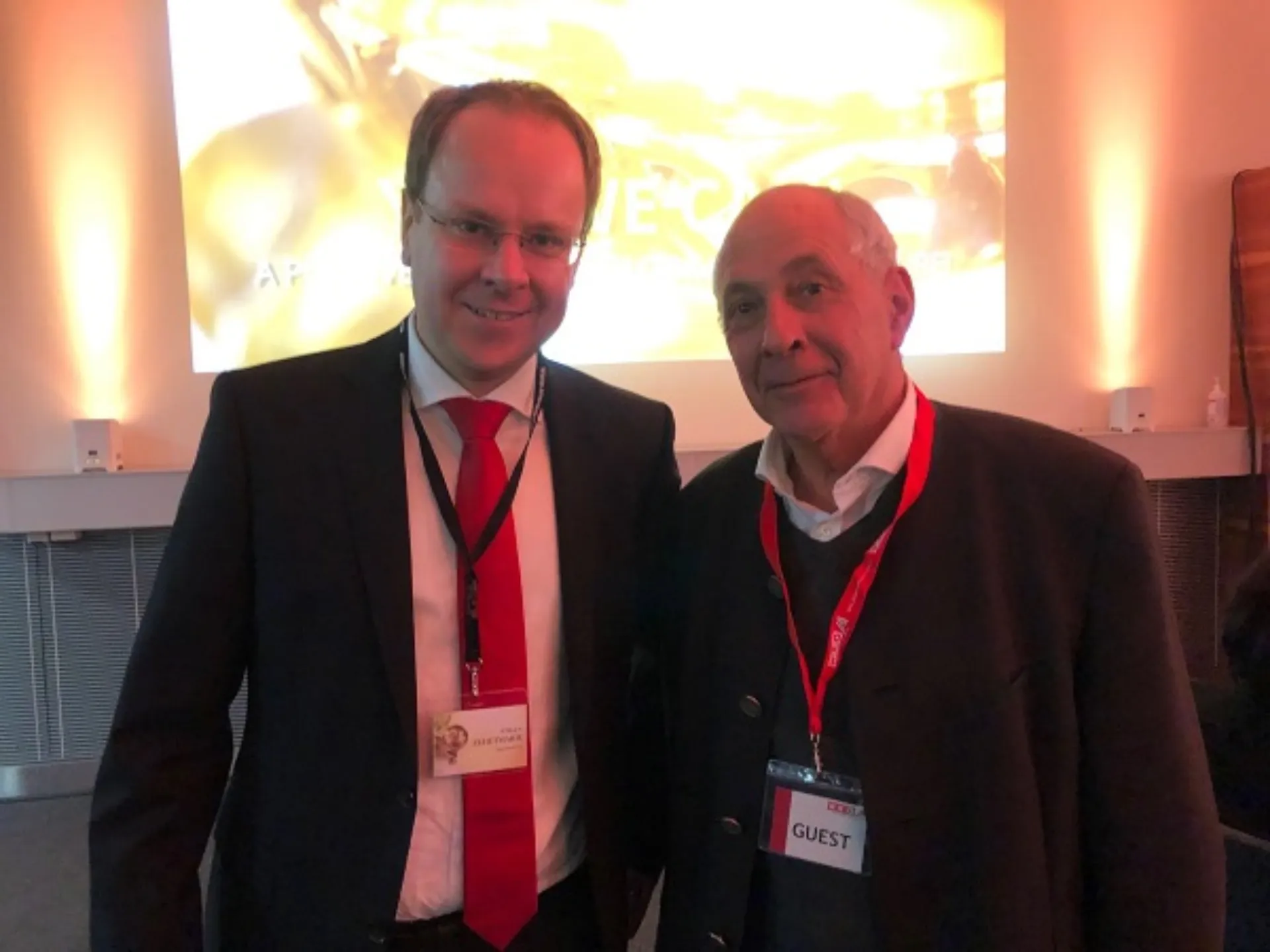 Dr. Jürgen Zehetmaier (links) und Wolfgang Neumann, Founder der Energy Globe Foundation (rechts)