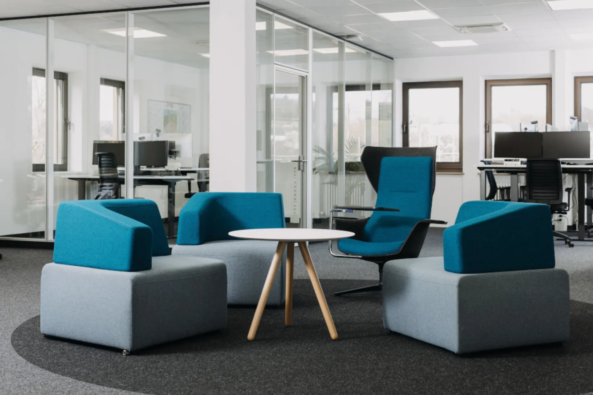 4_general_Sitzgruppe Großraumbüro