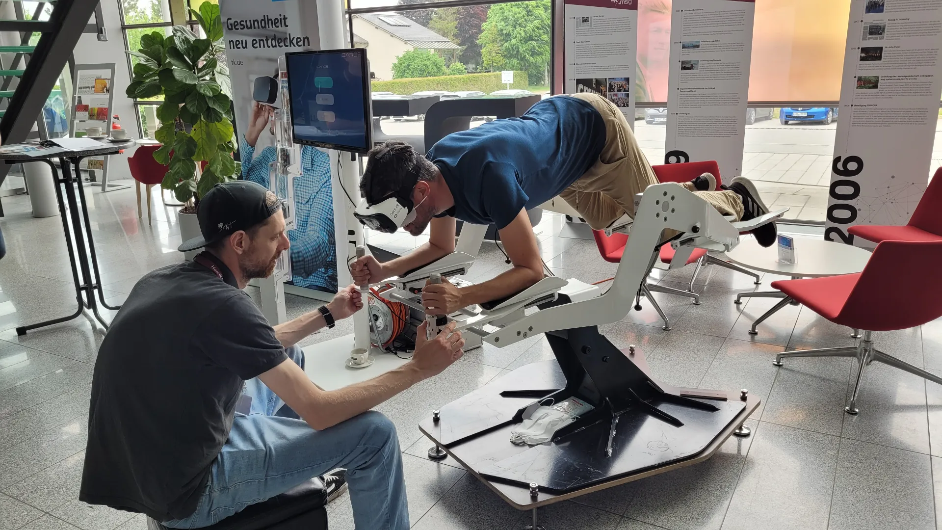 Andreas Geiger testet den Icaros beim msg-Gesundheitstag aus