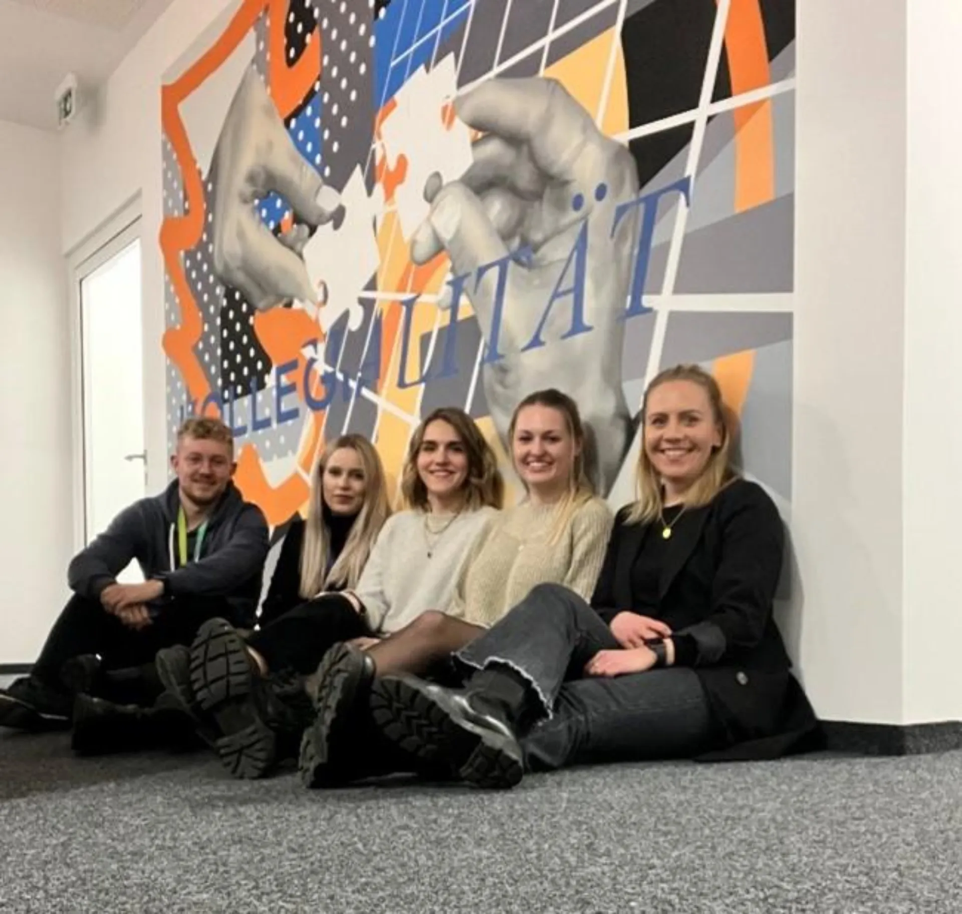 Cindy Wachtveitl und Felix Dengler mit anderen Kolleginnen und Kollegen